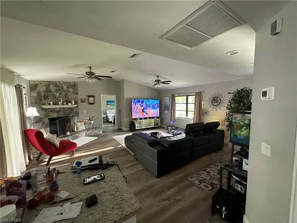 Punta Gorda, FL 33982,360 Hazel CIR