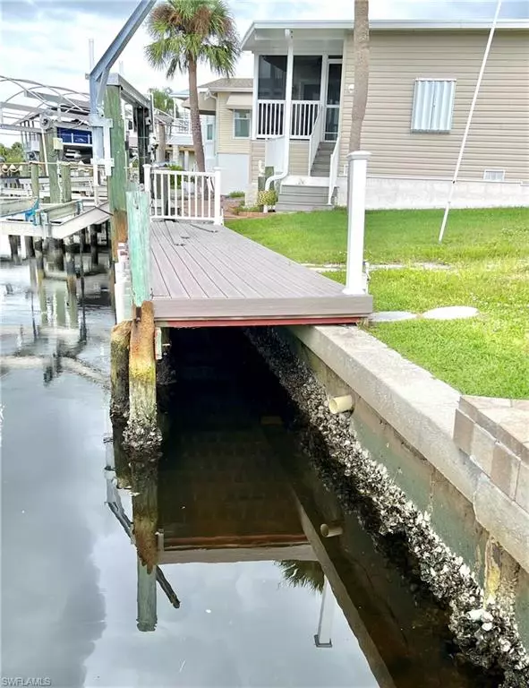 Fort Myers Beach, FL 33931,11600 Dogwood LN