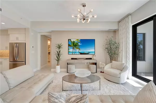 Naples, FL 34102,1111 Central AVE #211