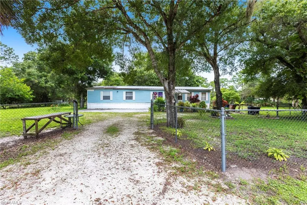 Alva, FL 33920,3180 Packinghouse RD