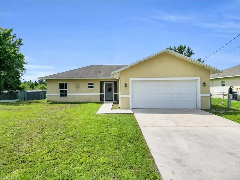 1260 Augusta ST E, Lehigh Acres, FL 33974