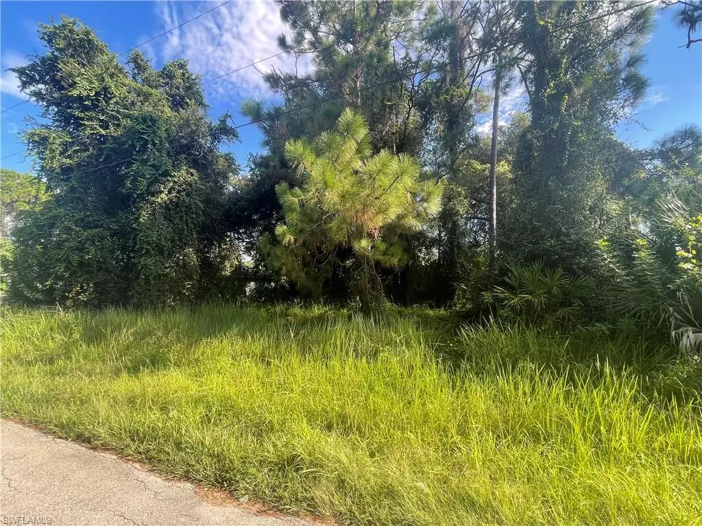 Lehigh Acres, FL 33973,4704 - 4706 30th ST SW