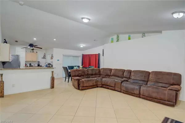 Naples, FL 34117,530 7th ST SW