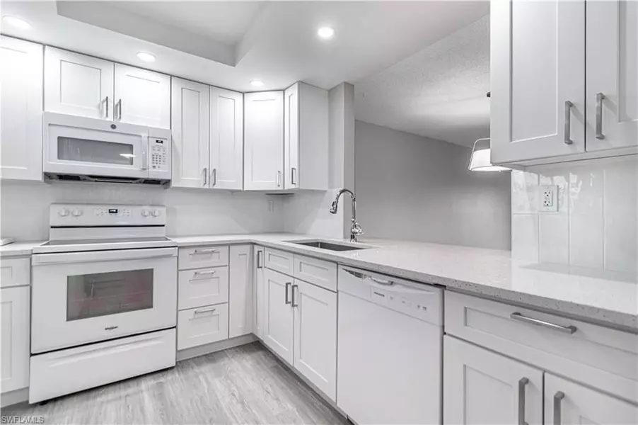6102 Augusta DR #315, Fort Myers, FL 33907