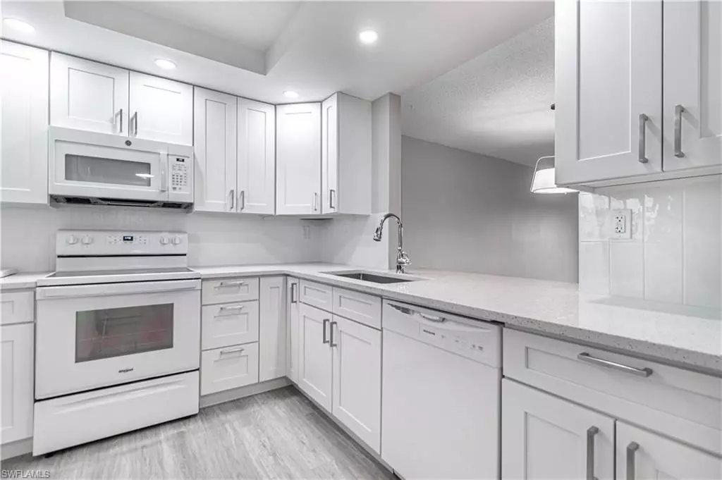 Fort Myers, FL 33907,6102 Augusta DR #315