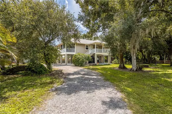 18630 Lost LN, North Fort Myers, FL 33917