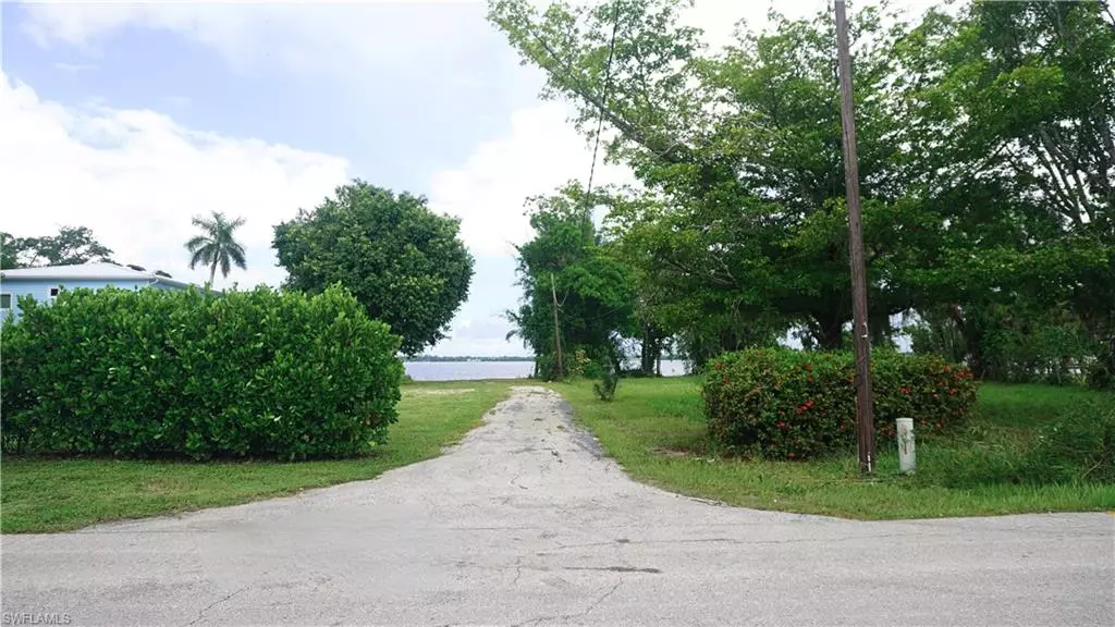 3353 E Riverside DR, Fort Myers, FL 33916