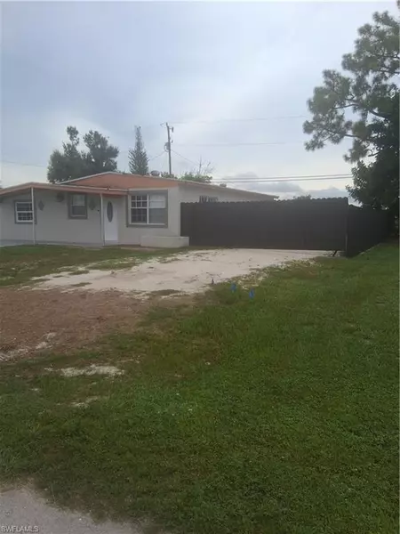 124 Apache ST, Lehigh Acres, FL 33936