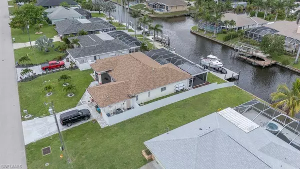 Cape Coral, FL 33990,946 SE 23rd PL