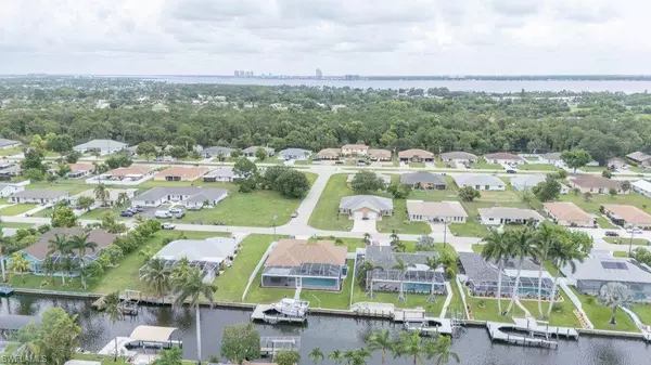 Cape Coral, FL 33990,946 SE 23rd PL