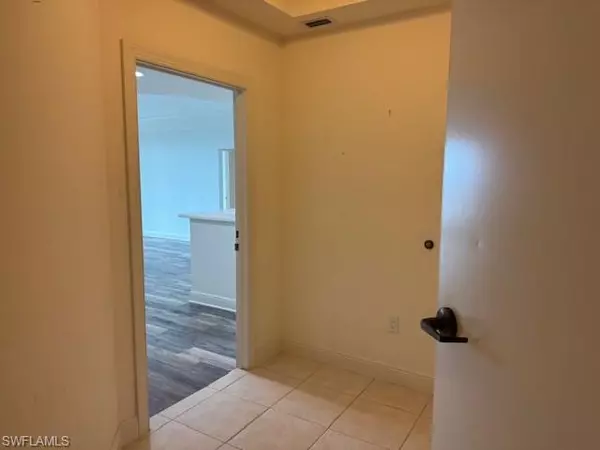 Fort Myers, FL 33916,2743 1st ST #2001