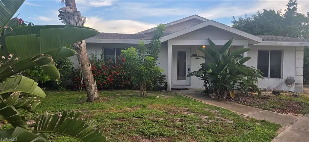 Naples, FL 34108,526 102nd AVE N