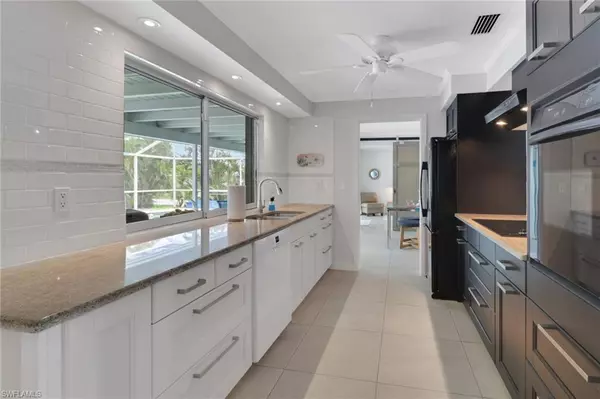 Cape Coral, FL 33914,5851 SW 1st CT