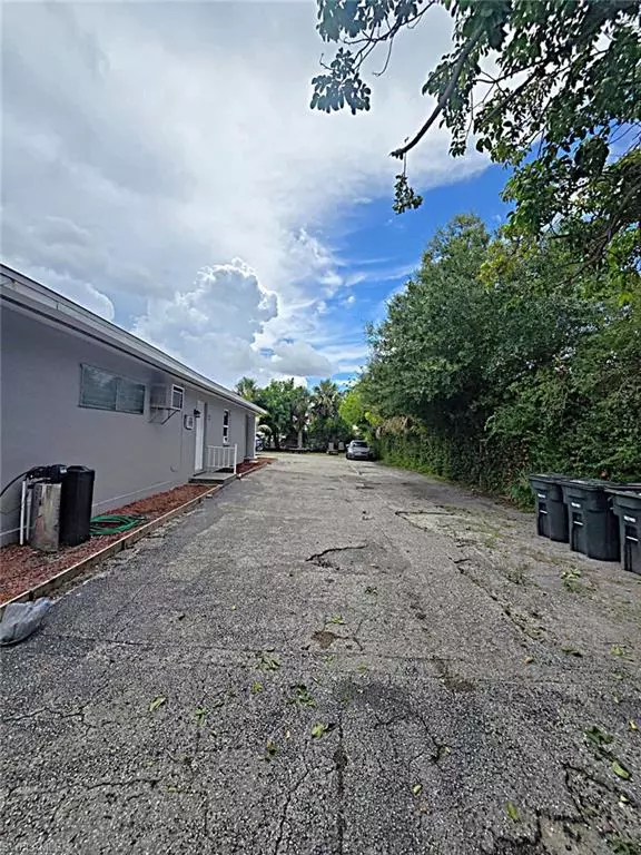 Fort Myers, FL 33901,1956 Grove AVE #A