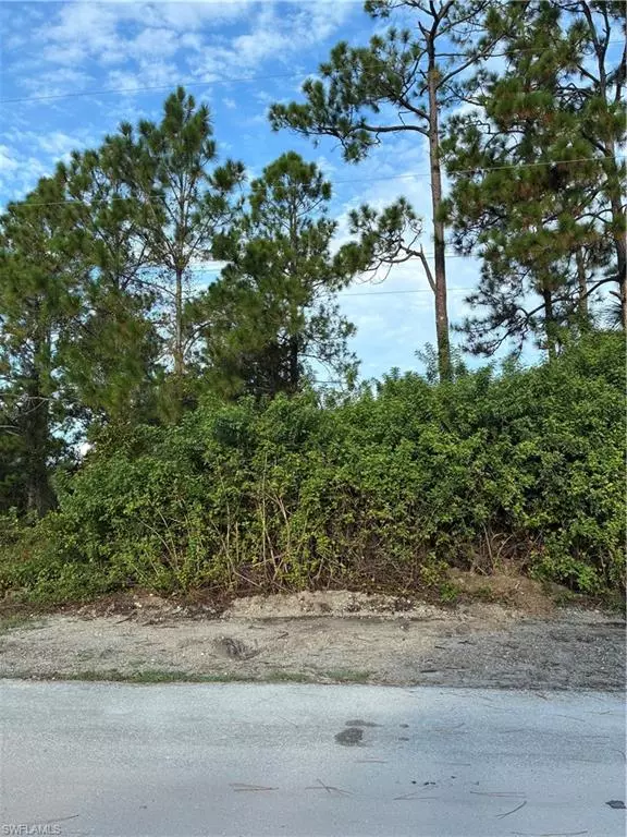 1113 Lake AVE, Lehigh Acres, FL 33972