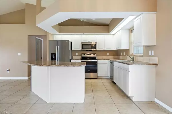 Cape Coral, FL 33991,906 SW 11th PL