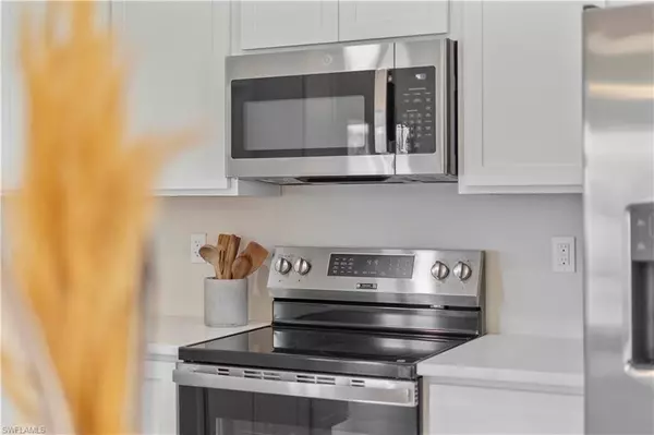 1805 NW 3rd AVE, Cape Coral, FL 33993