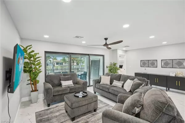 Fort Myers Beach, FL 33931,268 Ibis ST