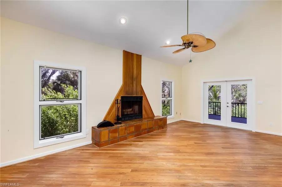 1345 Junonia ST, Sanibel, FL 33957