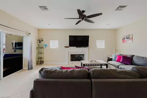 Cape Coral, FL 33990,1827 SE 12th ST