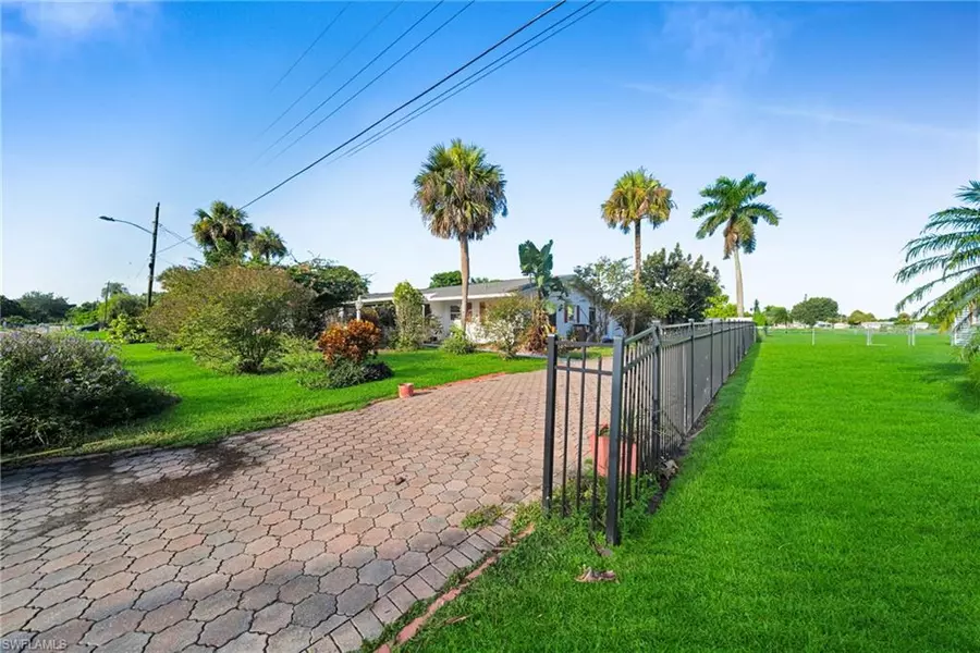 23 Lincoln AVE, Lehigh Acres, FL 33936