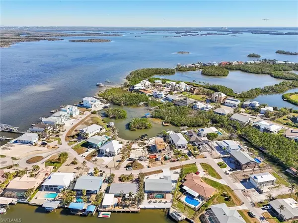 Fort Myers Beach, FL 33931,301 Seminole WAY