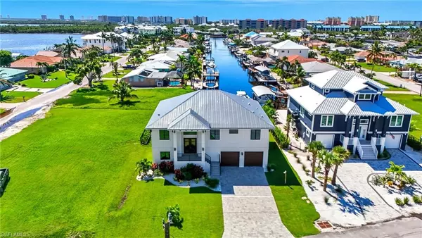 Fort Myers Beach, FL 33931,276 Albatross ST