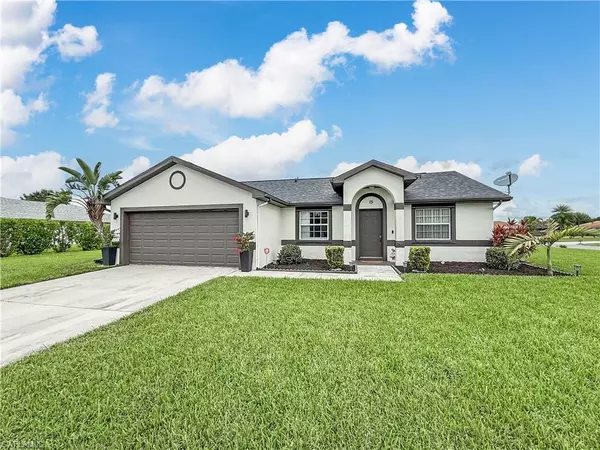15 Crestwood CIR S, Lehigh Acres, FL 33936