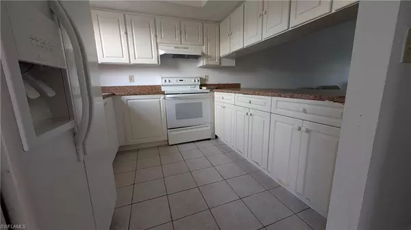 Cape Coral, FL 33990,606 SE 6th ST #D
