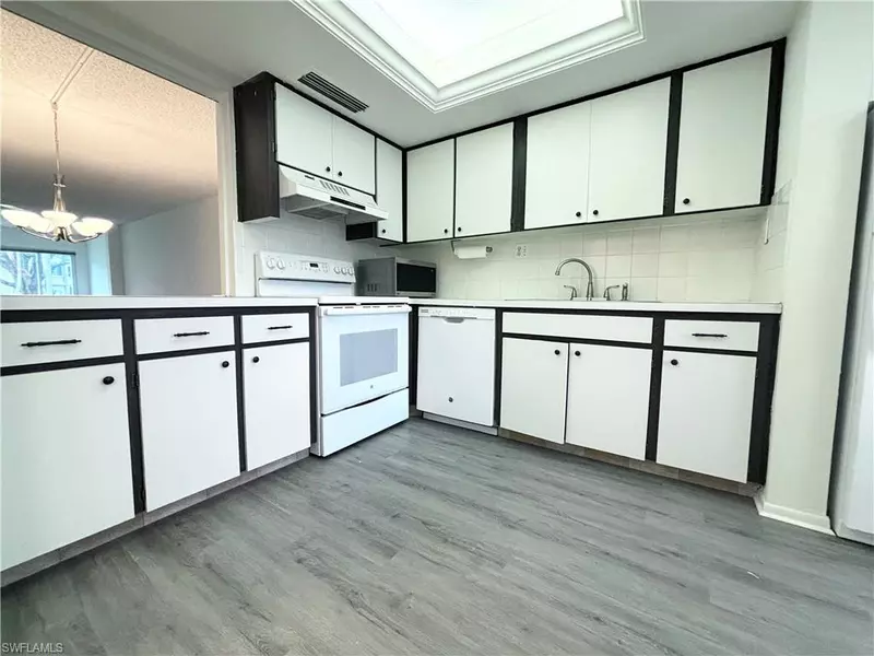2264 Winkler AVE #107, Fort Myers, FL 33901