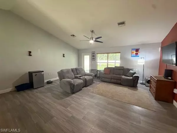 Lehigh Acres, FL 33972,1818 Robert AVE