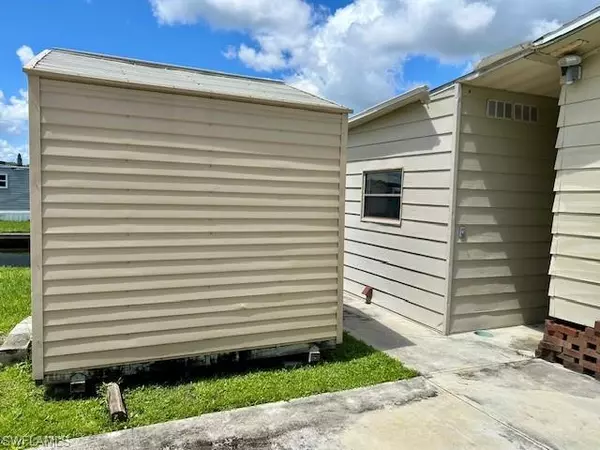 Fort Myers, FL 33905,5558 Palm Beach BLVD #325