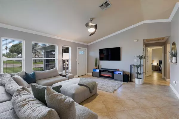 Cape Coral, FL 33990,433 SE 19th LN