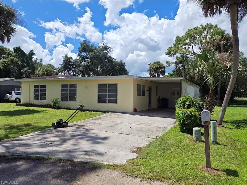 1819 Beachwood DR, North Fort Myers, FL 33903