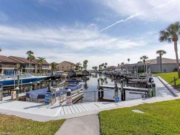 North Fort Myers, FL 33917,15456 Admiralty CIR #7