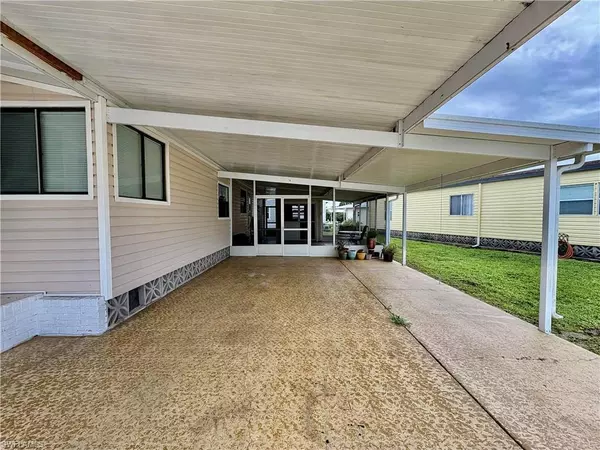 North Fort Myers, FL 33903,448 Snead DR
