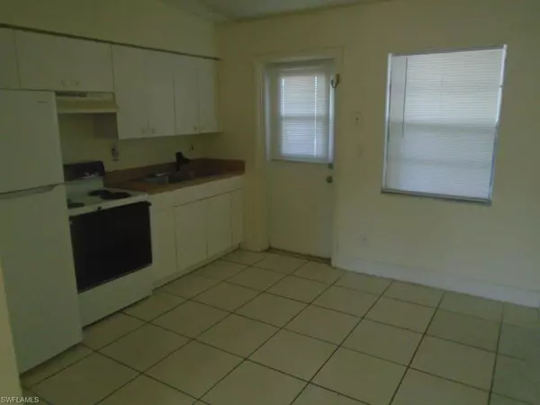 Cape Coral, FL 33904,4926 York ST