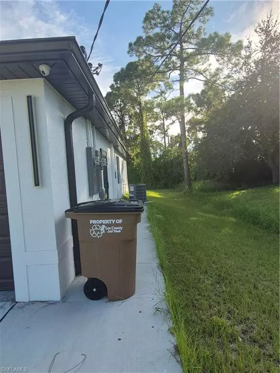 Lehigh Acres, FL 33973,4935 Leonard BLVD S