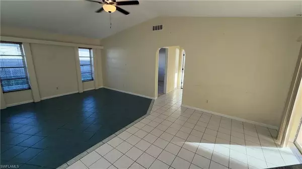 Cape Coral, FL 33904,516 W Archer PKWY