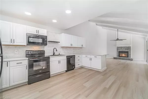 17287 Timber Oak LN, Fort Myers, FL 33908