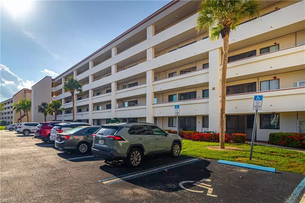 Fort Myers, FL 33907,7410 Lake Breeze DR #203