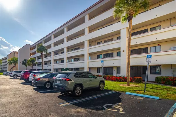 7410 Lake Breeze DR #203, Fort Myers, FL 33907