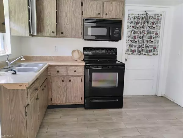 Fort Myers, FL 33905,13841 Fifth ST