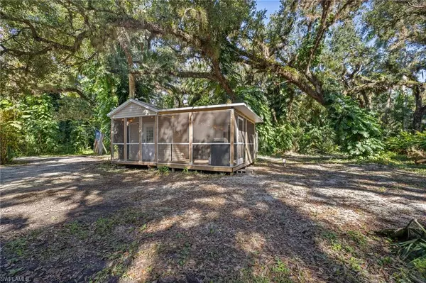 Alva, FL 33920,17780 Caloosa RD