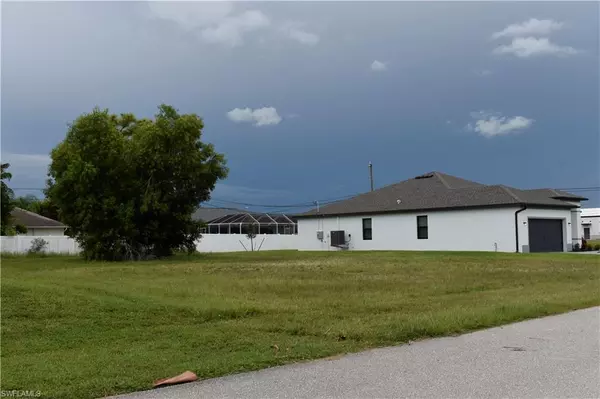 Cape Coral, FL 33991,706 SW 21st ST