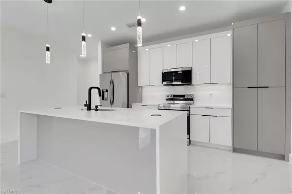 Cape Coral, FL 33909,928/930 NE 8th PL