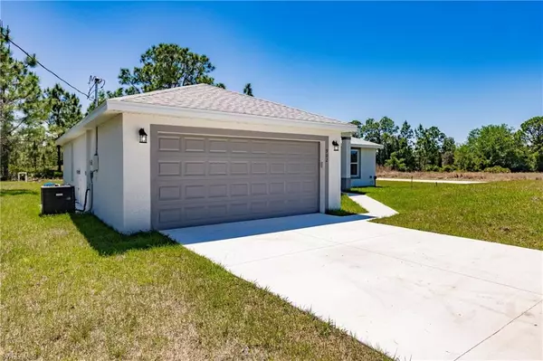 Lehigh Acres, FL 33974,902 Lytle ST E
