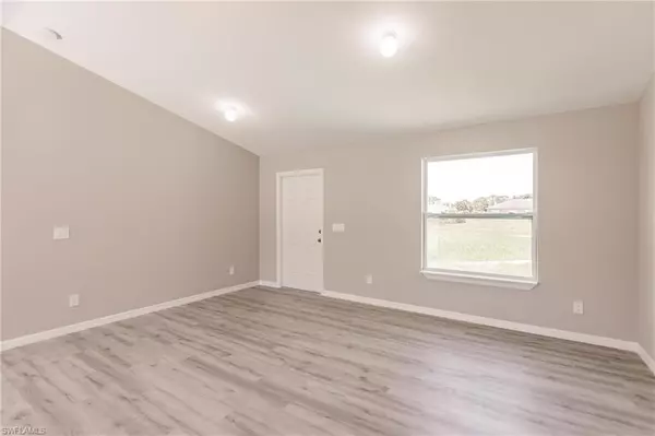Lehigh Acres, FL 33974,902 Lytle ST E