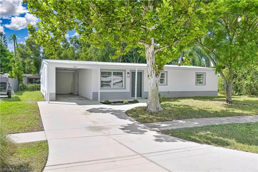 927 Coconut DR, North Fort Myers, FL 33903