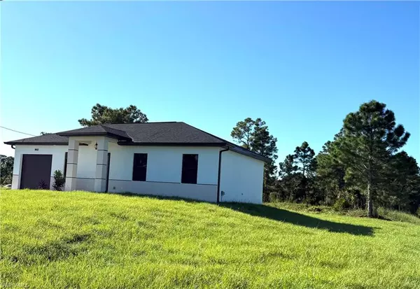 902 Wabasso CT, Lehigh Acres, FL 33974